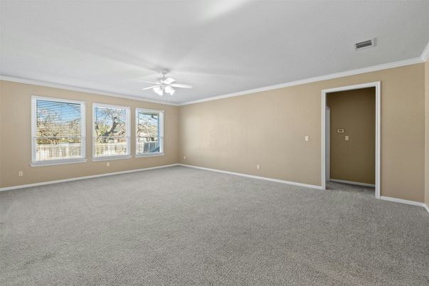 Empty room, Interior