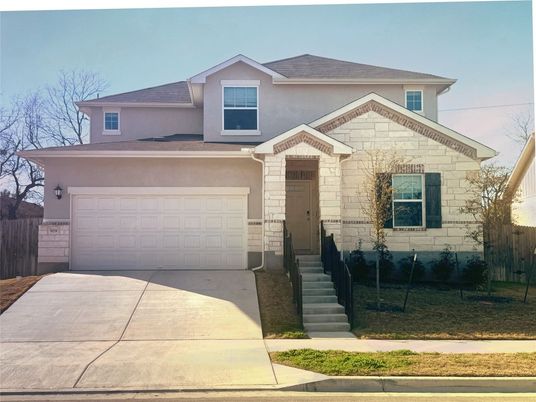 Attached, Exterior, Facade, American Craftsman
