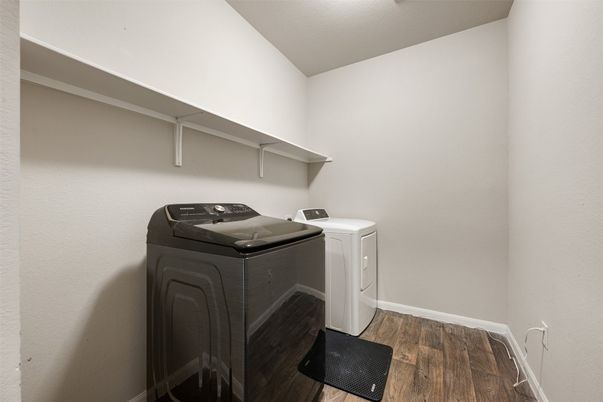Interior, Washer, Wood Texture Flooring