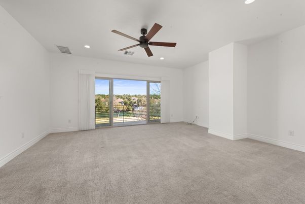 Empty room, Interior, Recessed Lighting