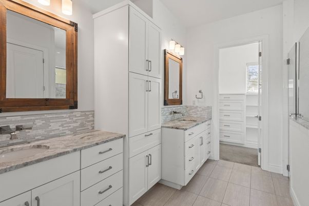Bathroom, Dual Sink Vanities, Interior