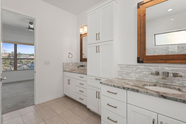 Bathroom, Interior, Recessed Lighting