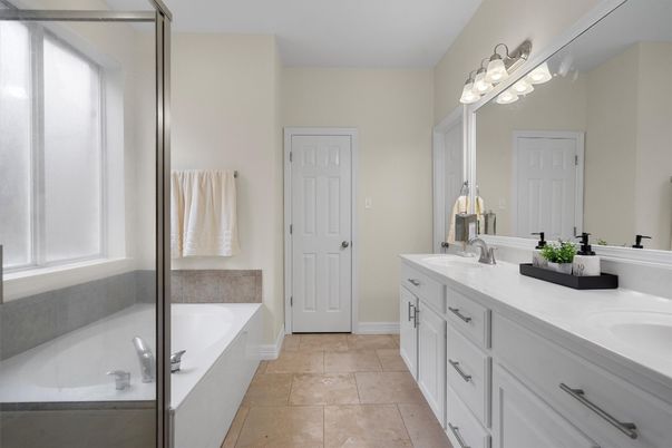 Bathroom, Dual Sink Vanities, Interior