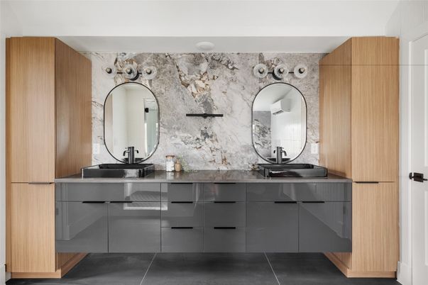 Bathroom, Dual Sink Vanities, Interior