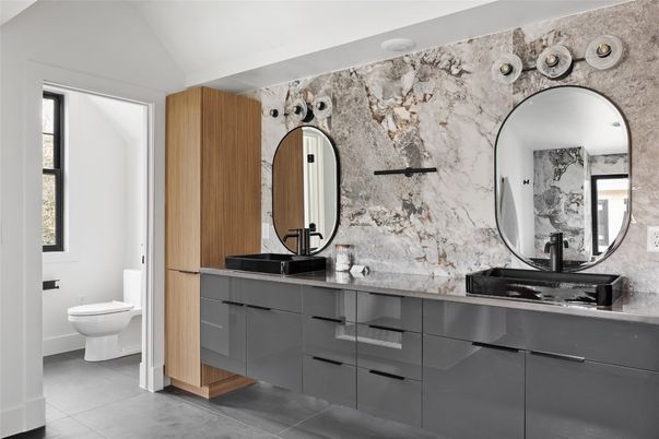 Bathroom, Dual Sink Vanities, Interior