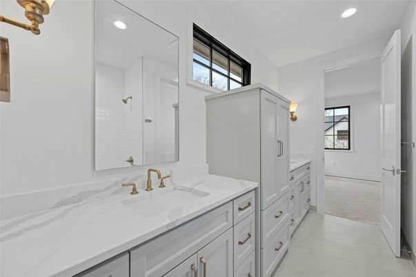 Bathroom, Dual Sink Vanities, Interior, Recessed Lighting
