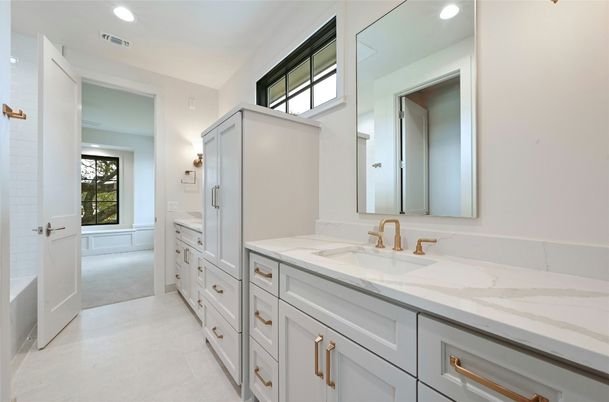 Bathroom, Dual Sink Vanities, Interior, Recessed Lighting