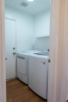 Interior, Washer, Wood Texture Flooring