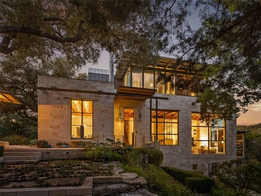 Exterior, Facade, Modern