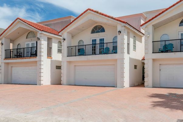Attached, Exterior, Facade, Mediterranean