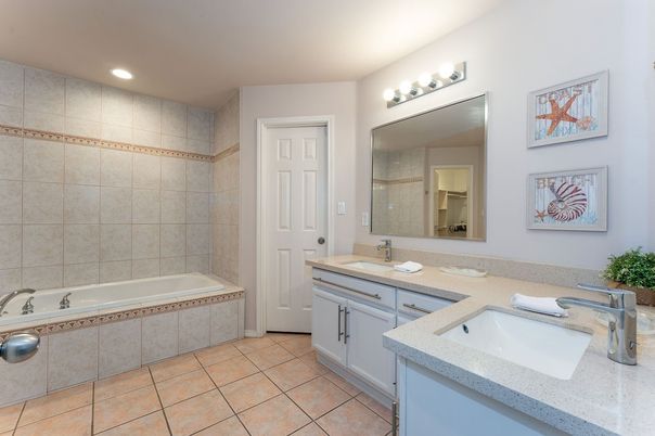 Bathroom, Dual Sink Vanities, Interior, Recessed Lighting