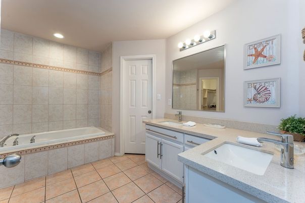 Bathroom, Dual Sink Vanities, Interior, Recessed Lighting