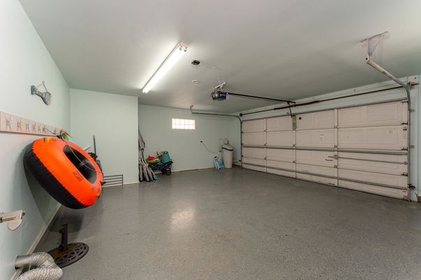 Garage, Interior