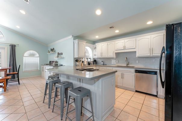 Dining room, Interior, Kitchen, Recessed Lighting, Stainless Steel Appliances