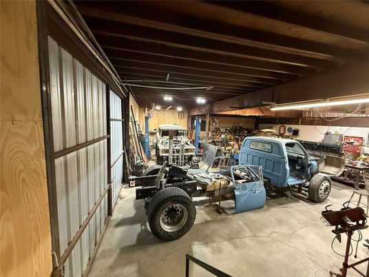 Garage, Interior, Wooden Beams