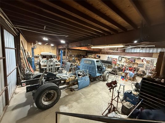 Garage, Interior, Wooden Beams