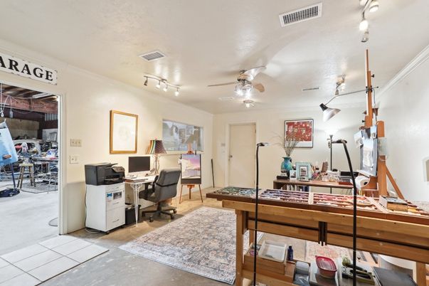 Home Office, Interior
