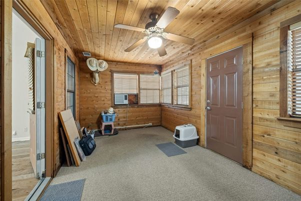 Empty room, Interior, Wooden Ceilings, Wooden Walls