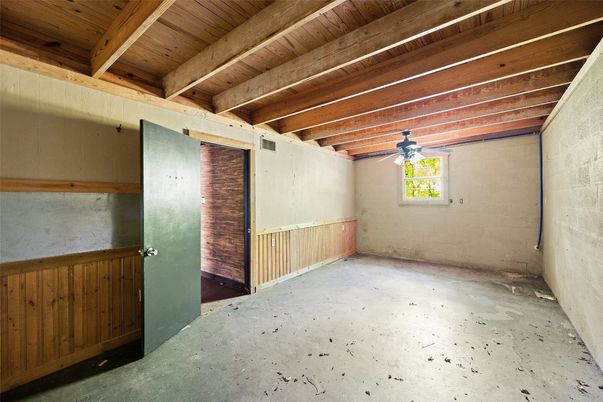 Empty room, Interior, Wooden Beams, Wooden Ceilings