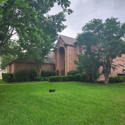 Backyard, Exterior, Facade, Brick Facade, Brick Traditional