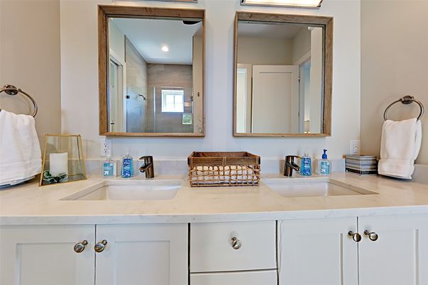 Bathroom, Dual Sink Vanities, Interior, Recessed Lighting