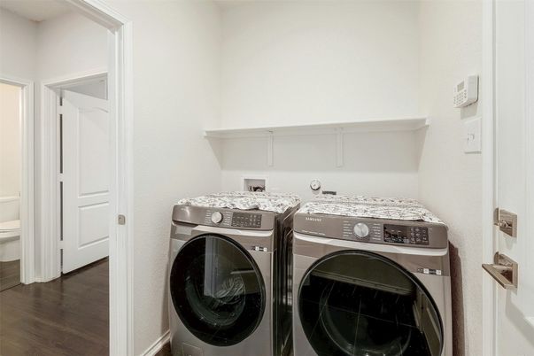 Interior, Washer, Wood Texture Flooring