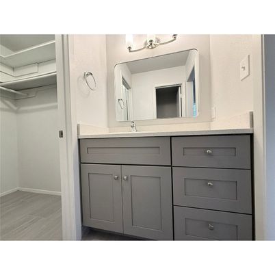 Bathroom, Interior, Walk-in Closets, Wood Texture Flooring