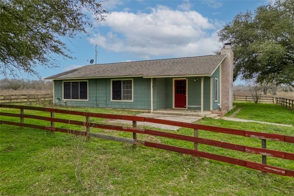 Backyard, Exterior, Facade, Ranch