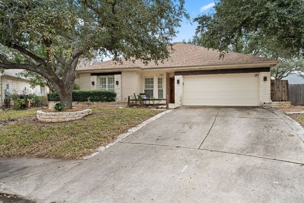 Attached, Exterior, Facade, Ranch