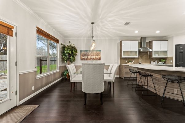 Dining room, Interior, Kitchen, Pendant Lights, Recessed Lighting, Wood Texture Flooring