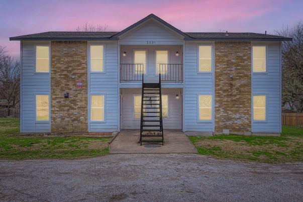 Exterior, Facade, Raised Ranch