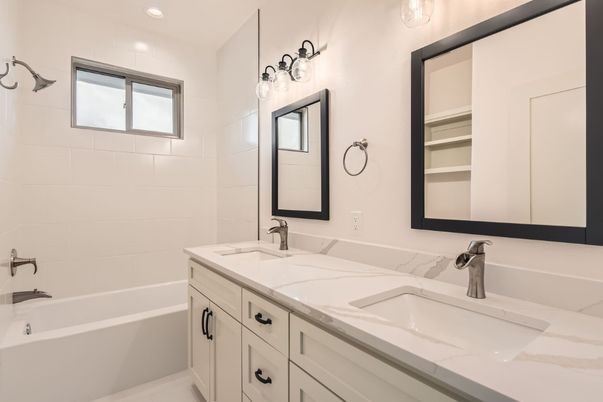 Bathroom, Dual Sink Vanities, Interior, Recessed Lighting