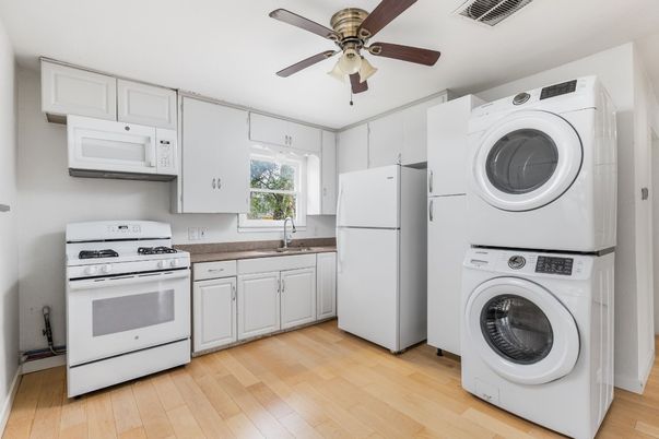 Interior, Kitchen, Washer, Wood Texture Flooring