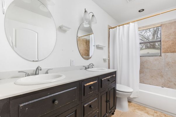 Bathroom, Dual Sink Vanities, Interior