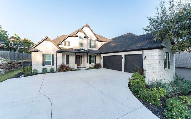 Attached, Exterior, Facade, Farmhouse