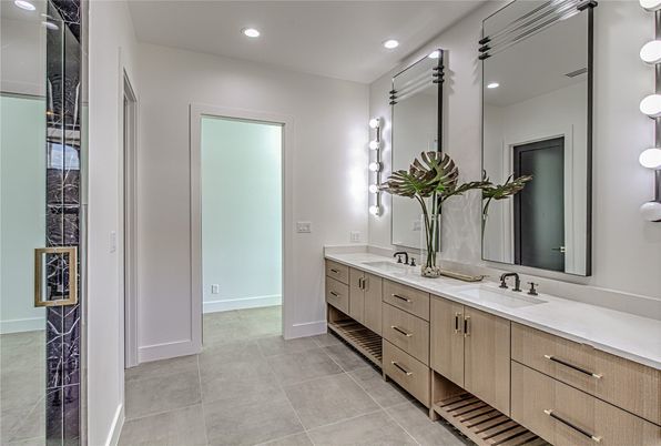 Bathroom, Dual Sink Vanities, Interior, Recessed Lighting