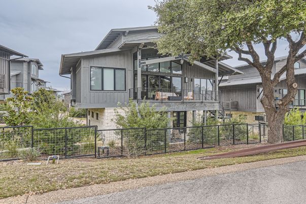 Exterior, Facade, Modern