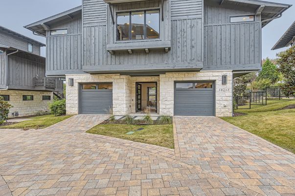 Attached, Exterior, Facade, Modern