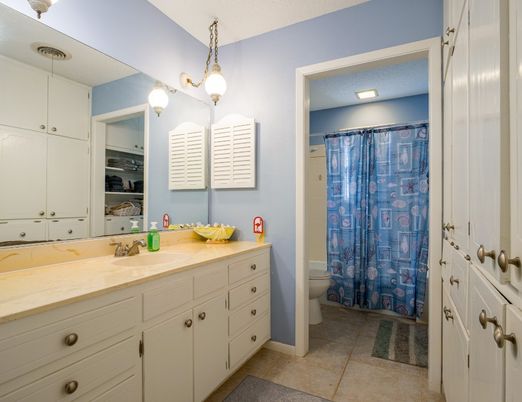 Bathroom, Interior, Recessed Lighting