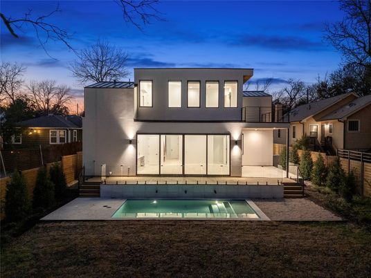 Exterior, Facade, Pool, Modern