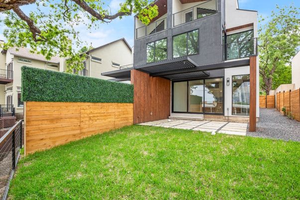 Backyard, Exterior, Facade, Modern