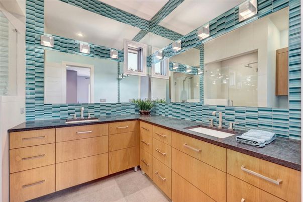 Bathroom, Dual Sink Vanities, Interior, Recessed Lighting