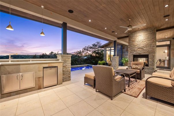 Exterior, Fireplace, Pendant Lights, Pool, Recessed Lighting