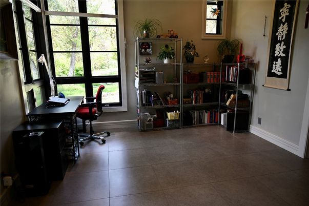 Home Office, Interior