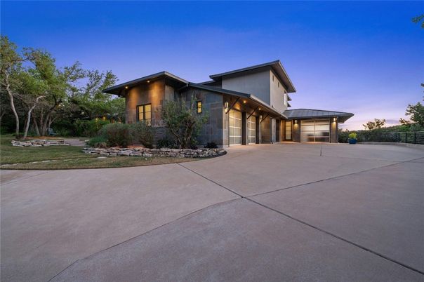Attached, Backyard, Exterior, Facade, Modern