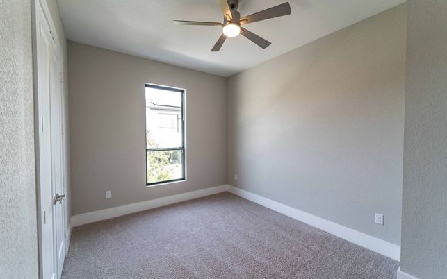 Empty room, Interior