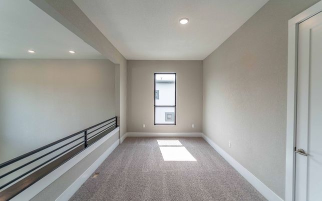 Empty room, Interior, Recessed Lighting