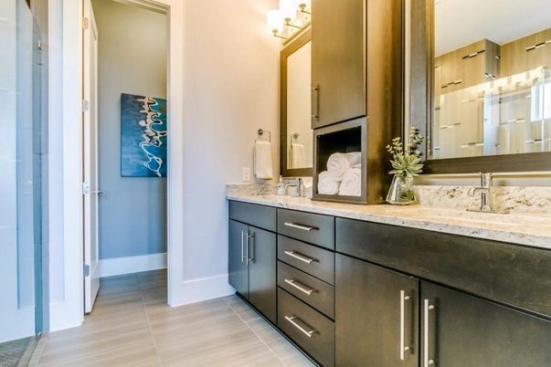Bathroom, Dual Sink Vanities, Interior