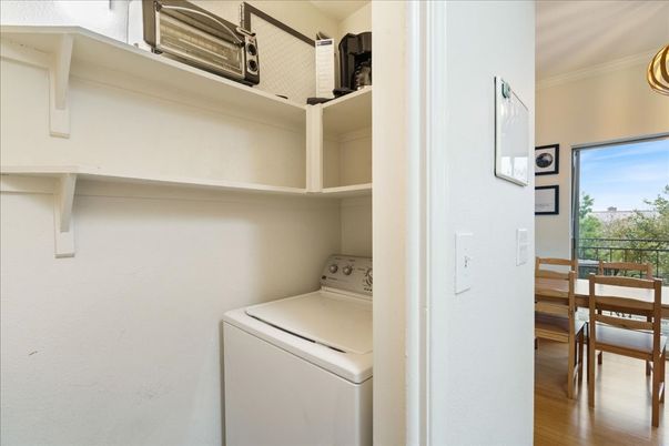 Interior, Utility Closets, Washer, Wood Texture Flooring