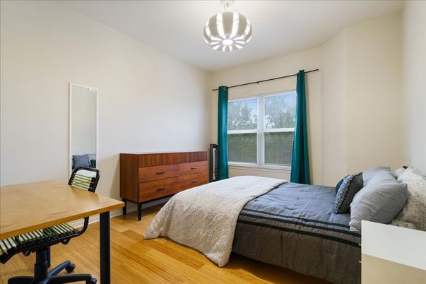Bedroom, Interior, Pendant Lights, Wood Texture Flooring